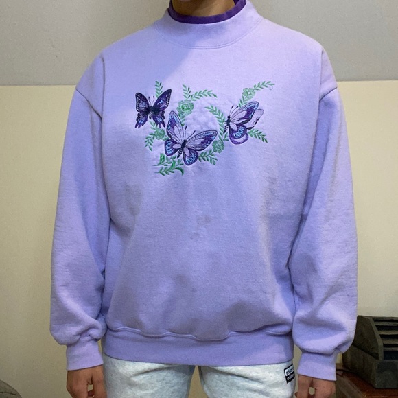 *SOLD* Butterfly embroidered crew - Picture 3 of 7